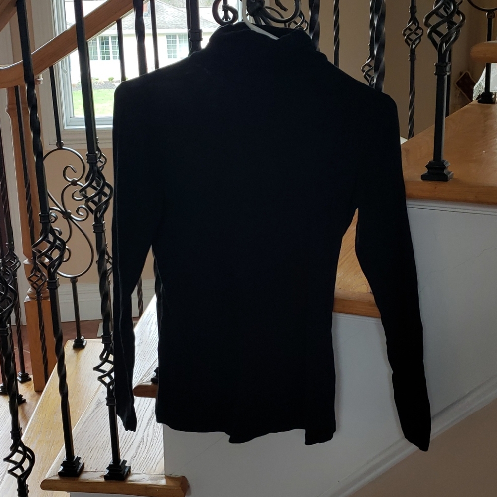 Plain black turtleneck (LARGE)